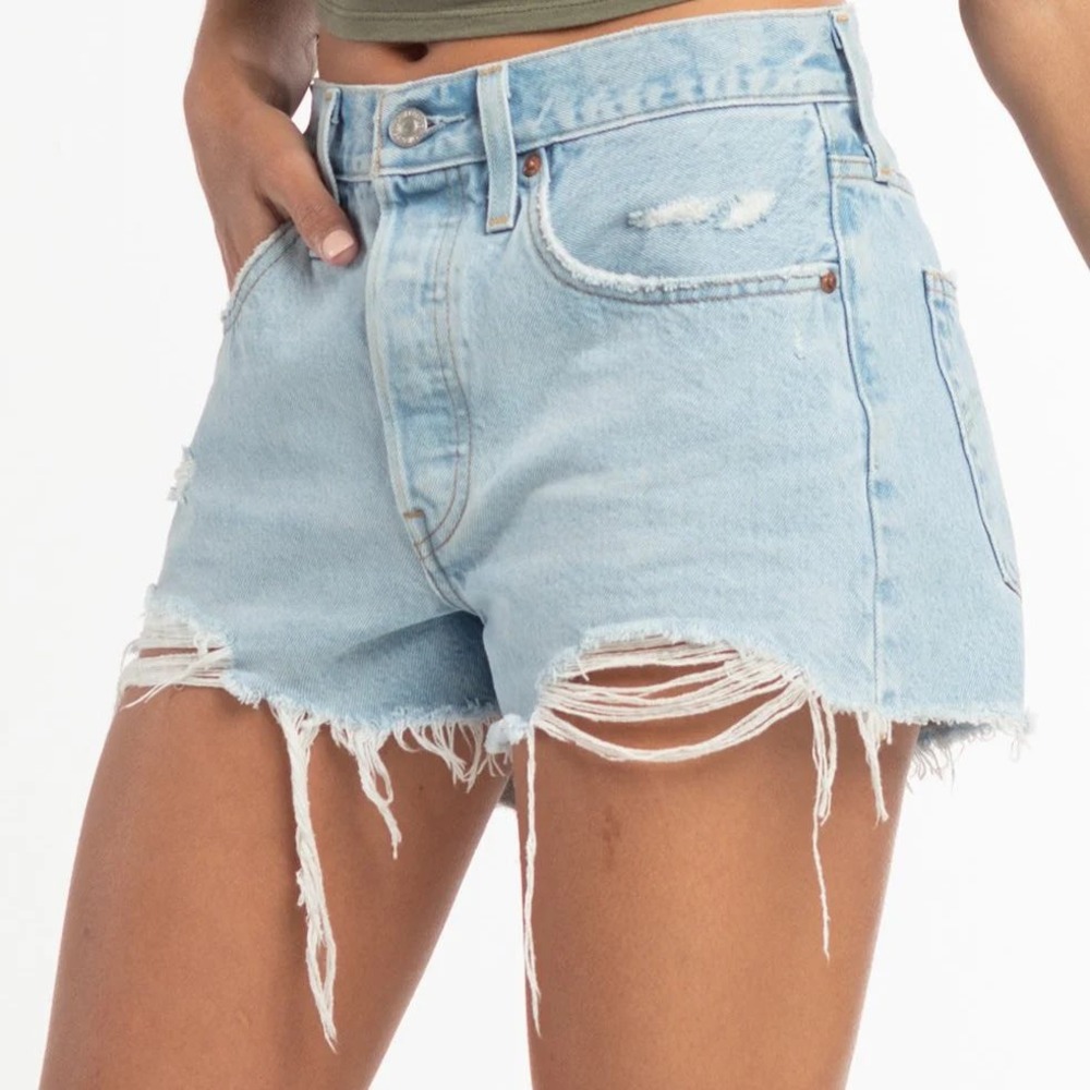 Levis 501 Premium Light Wash Distressed Denim‎ Shorts Size 25